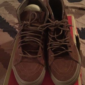 High top Van moccasin.